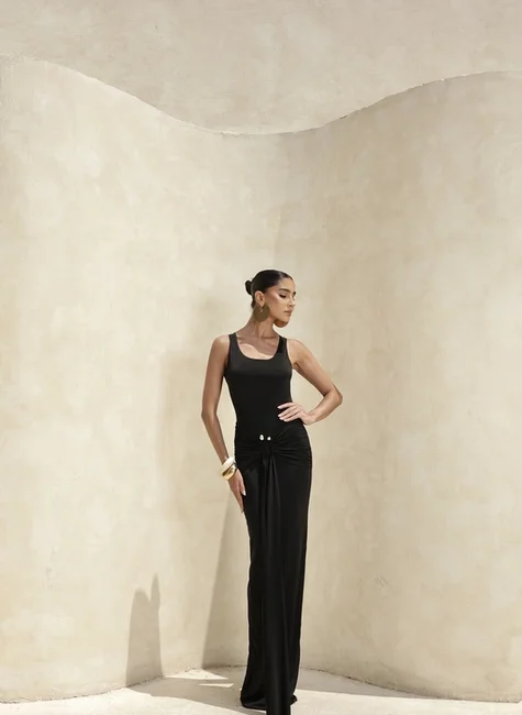 Vestido Cauda Franzida Frente Arco Preto 2