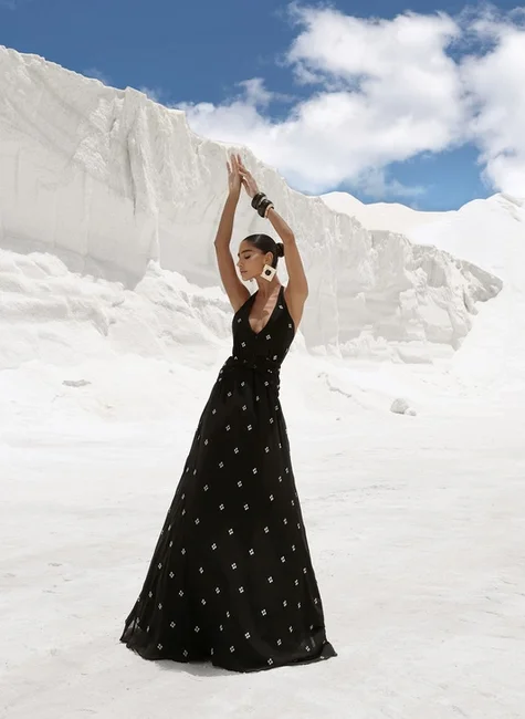 Vestido Longo Bordado Preto